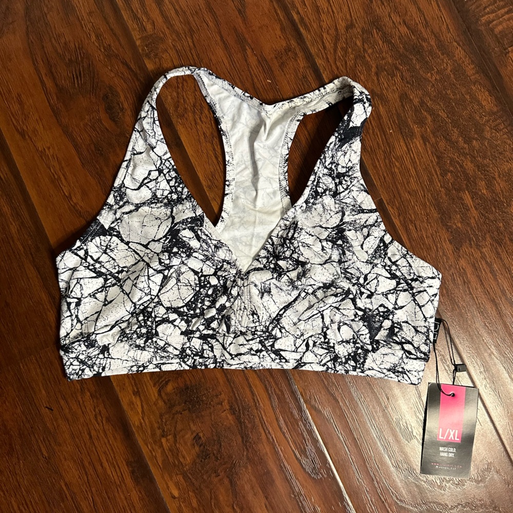 LiCi fit sports bra